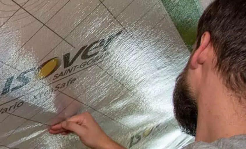 Do czego służy paroizolacja na poddaszu?