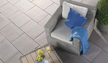 Taras wet-cast. Jak układać płyty tarasowe?