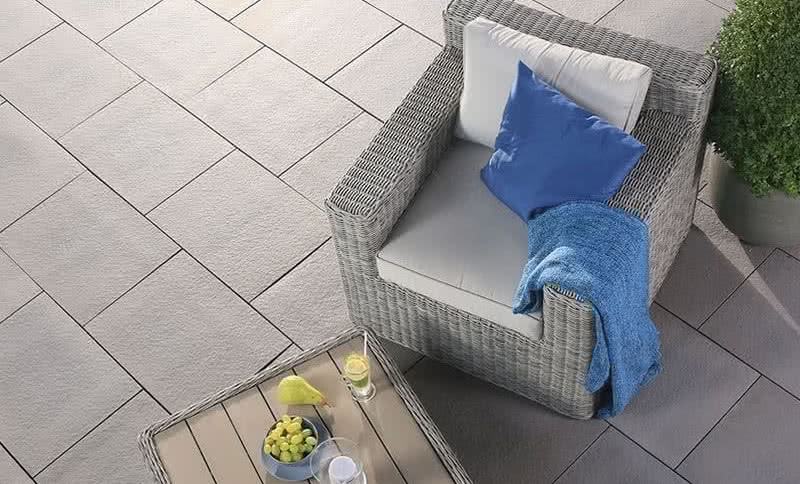 Taras wet-cast. Jak układać płyty tarasowe?