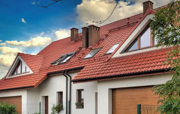 Zalety i wady najpopularniejszych pokryć dachowych - poradnik
