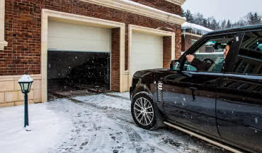 Bramy garażowe segmentowe: praktyczny poradnik dla inwestorów