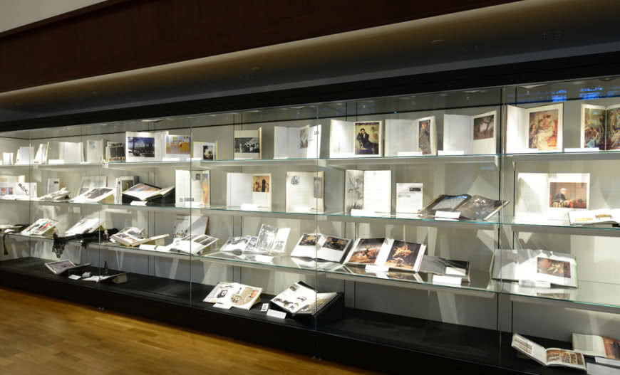 Biblioteka multimedialna Médiathèque Pierre Amalric d’Albi (Albi Médiathèque) z witrynami ze szkła Guardian Clarity™