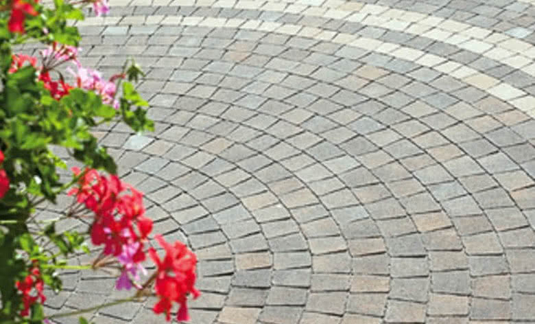 Jak łączyć różne rodzaje materiałów nawierzchniowych?