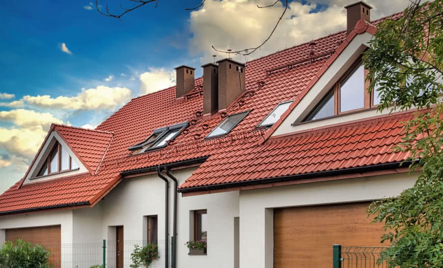 Zalety i wady najpopularniejszych pokryć dachowych - poradnik