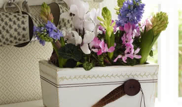 Wiosenna skrzynka na kwiaty w stylu Shabby Chick