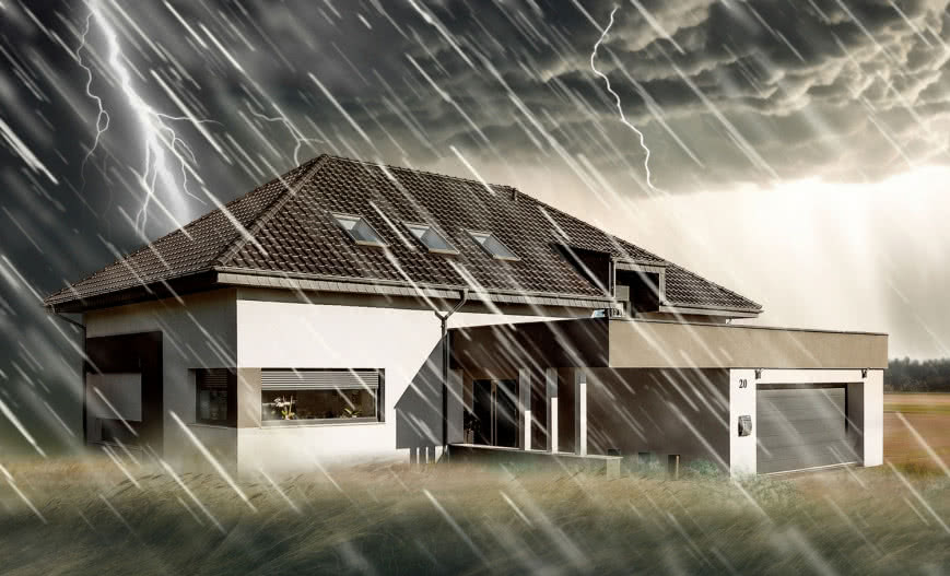 Błędy na dachu i wybór dekarza. Jak uniknąć kosztownych napraw?