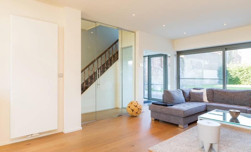 Elegancki grzejnik w nowoczesnym wnętrzu