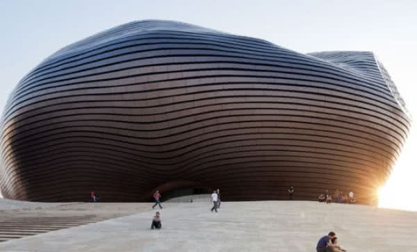Futurystyczna kopuła chińskiego muzeum w Ordos