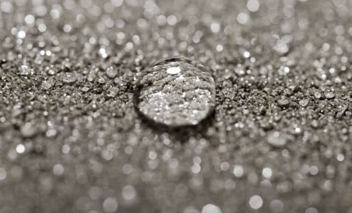 Jak utrzymać brukowane alejki i podjazdy w nienagannym stanie?