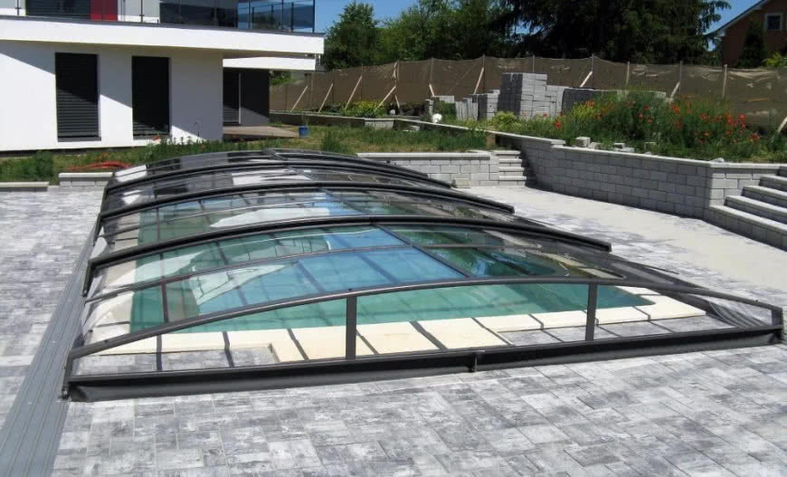 Zadaszenie basenu AZURE ANGLE - elegancja i nowoczesność