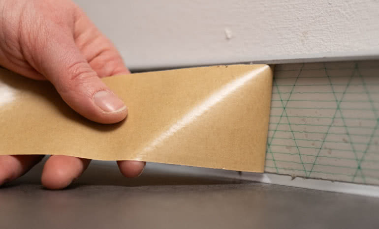 Szybkie i niezawodne klejenie listew przypodłogowych – sprawdzone rozwiązania