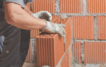 Jakie zaprawy należy stosować do murowania z silikatów?