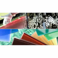 Szkło z sitodrukiem w drzwiach i przegrodach