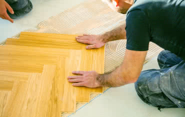 Klej do parkietu: porównanie rodzajów i właściwości