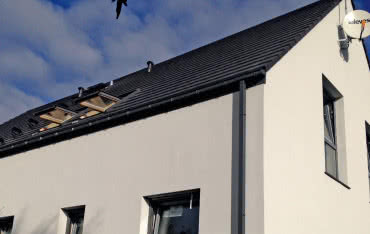 Wybór odpowiednich rynien oraz okien dachowych