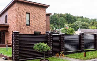 Ogrodzenia metalowe - zalety i konserwacja