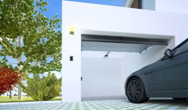 Brama garażowa – automatyczna czy ręczna?