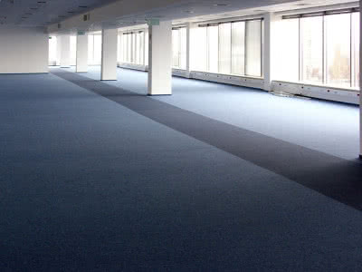 Podłogi prądoprzewodzące to specjalistyczne powierzchnie stosowane w pomieszczeniach wymagających szczególnej ochrony przed ładunkami elektrostatycznymi. 