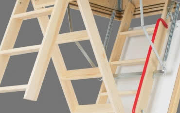 Montaż schodów strychowych – jak się do tego przygotować?