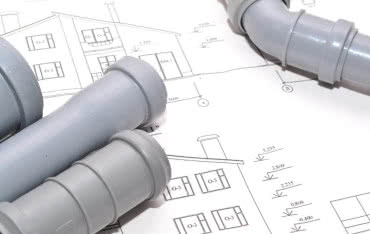 Odpowietrzenie kanalizacji – dlaczego musi mieć osobny komin?