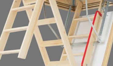 Montaż schodów strychowych – jak się do tego przygotować?
