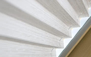 Czym wyczyścić i jak dbać o rolety materiałowe? 