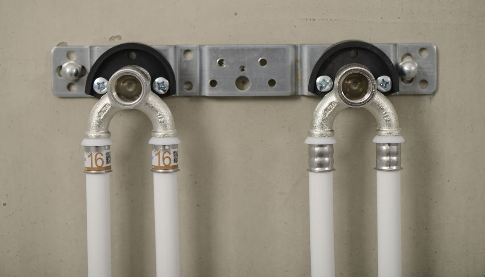 Złączki S-Press PLUS zapewniające stały obieg wody w instalacji. fot. Uponor