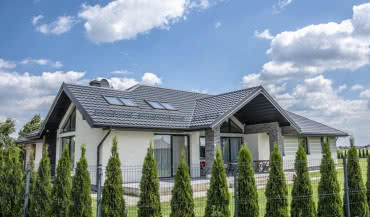 Blachodachówka cięta na wymiar czy modułowa?