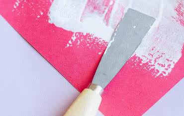 Jaki klej wybrać do tapet flizelinowych i winylowych na flizelinie?