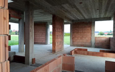 Z czego budować dom? Rodzaje pustaków – porównanie, wady i zalety