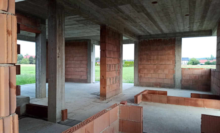 Z czego budować dom? Rodzaje pustaków – porównanie, wady i zalety