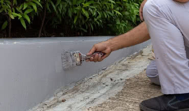 Jak unikać błędów przy malowaniu betonu?