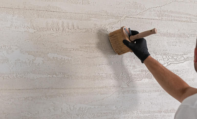 Efekt piaskowca na elewacji – jak wykonać krok po kroku?