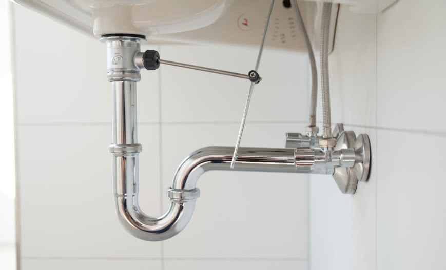 Koniec z zatkanym zlewem: dlaczego warto wybrać syfon rurowy?