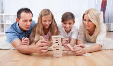 Jak ożywić drewniane zabawki i meble?