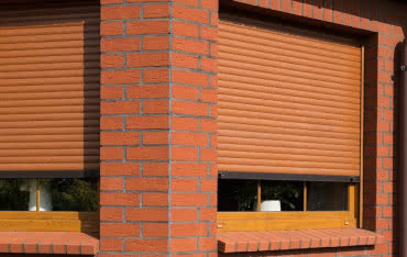 Rolety - sposób na męczące upały