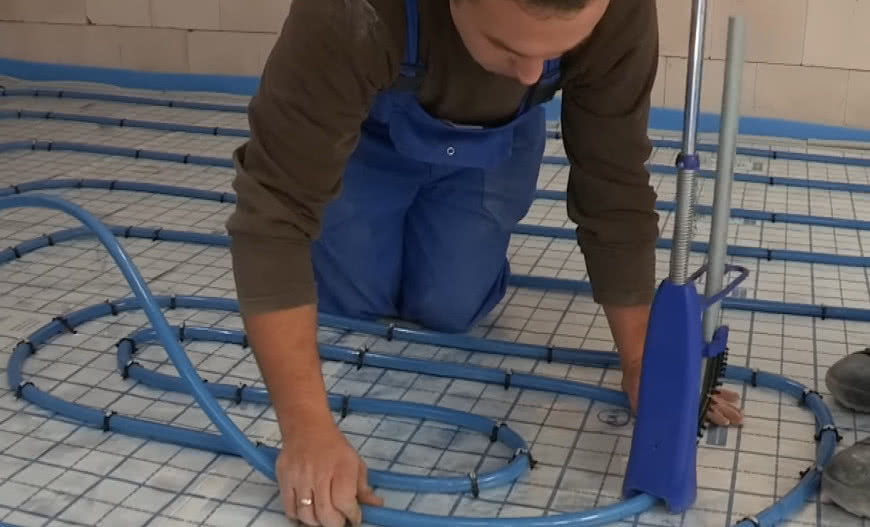 KAN-therm Tacker - szybki i łatwy montaż ogrzewania podłogowego