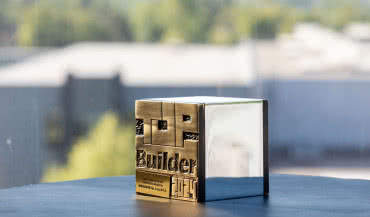 WIŚNIOWSKI z nagrodą TOPBuilder 2024! Brama ogrodzeniowa składana wygrywa!