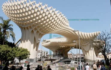 Imponujące drewniane zadaszenie w Sewilli