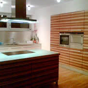 Kuchnia nowoczesna - fornir egzotyczny Zebrano