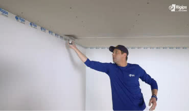 Osłonięcie stropu sufitem podwieszanym