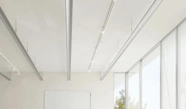 Wodne promienniki sufitowe: komfort cieplny, który masz nad głową