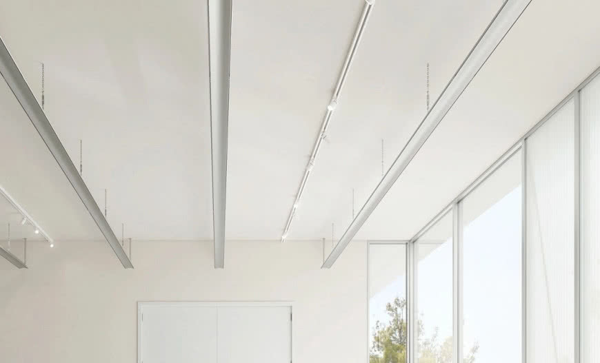 Wodne promienniki sufitowe: komfort cieplny, który masz nad głową