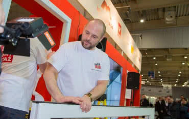 Montaż stolarki budowlanej a relacja sprzedawca-klient