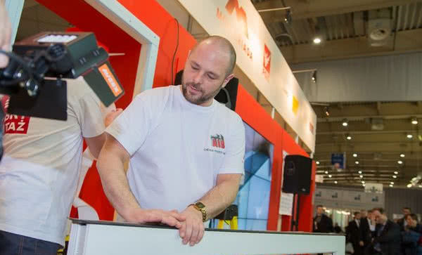 Montaż stolarki budowlanej a relacja sprzedawca-klient