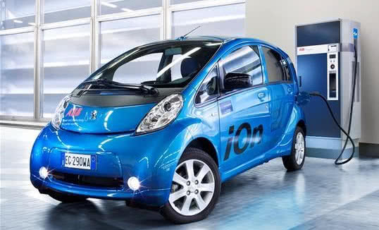 ABB ma kontrakt na sieć szybkiego ładowania pojazdów