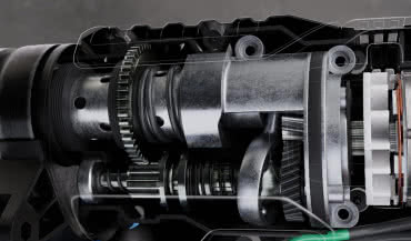 Młotowiertarka vs. wiertarka udarowa: poradnik dla majsterkowiczów