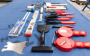 Specjalistyczne narzędzia dekarskie do obróbki blach