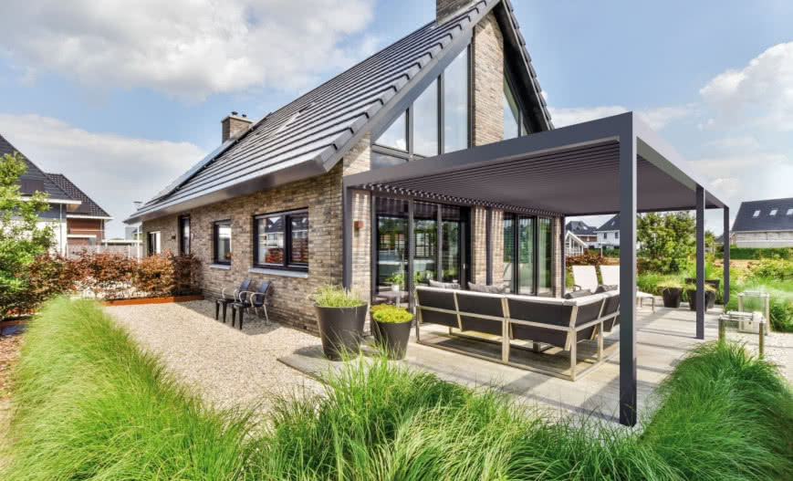 Pergola w miejskim ogródku? MB-OPENSKY 120 od Aluprof sprawdza się idealnie!