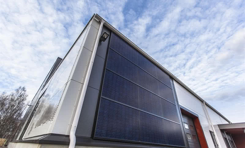 Ruukki wprowadza na rynek panele on-wall solar